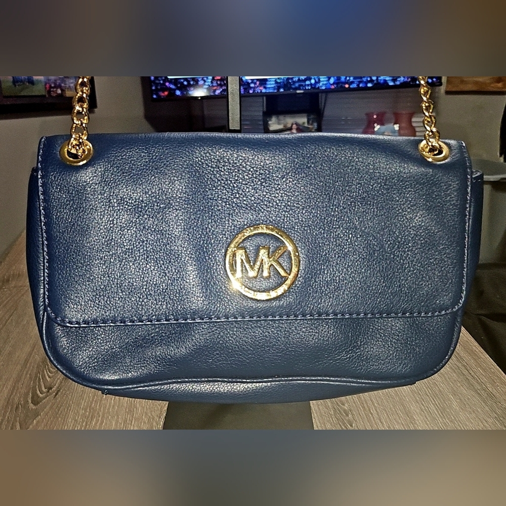 Authentic Michael Kors Fulton Flap Shoulder Purse Navy Blue/Gold